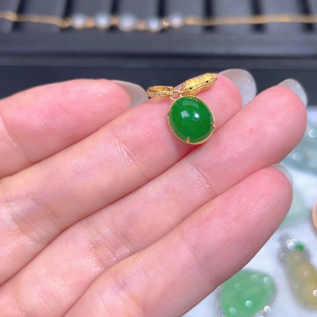 颈饰18K金镶嵌翡翠翡翠