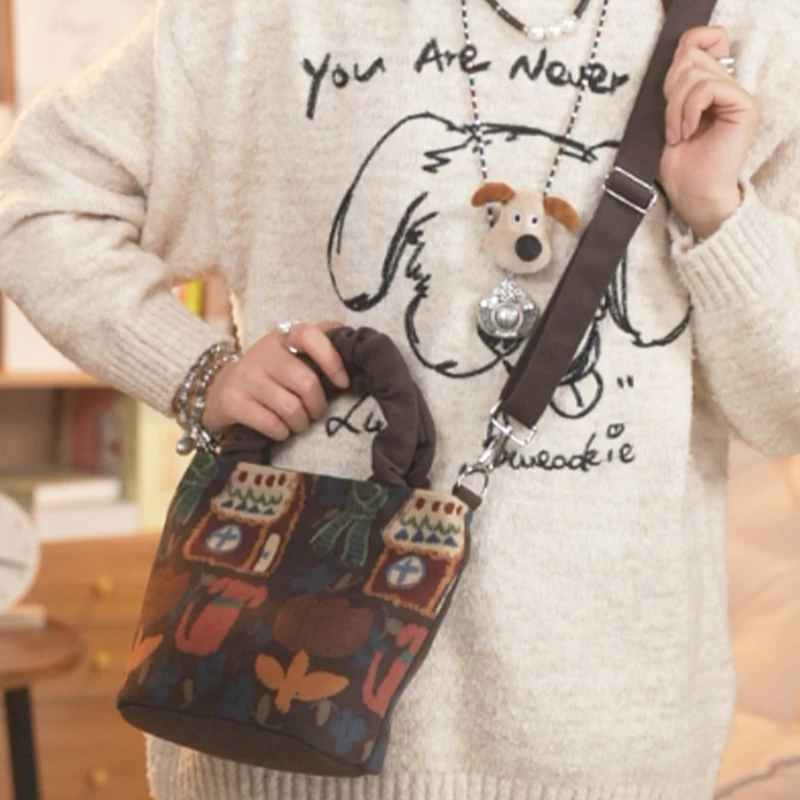 弘娜x耳 原创百搭小众褶皱手拎斜挎水桶包休息文艺通勤包包女包