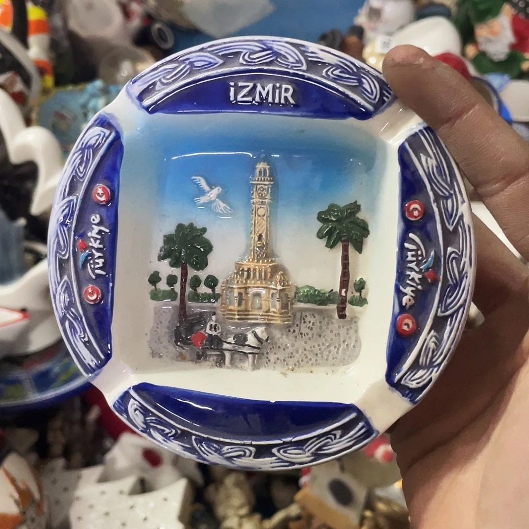 摆件   磕碰。 封釉。       