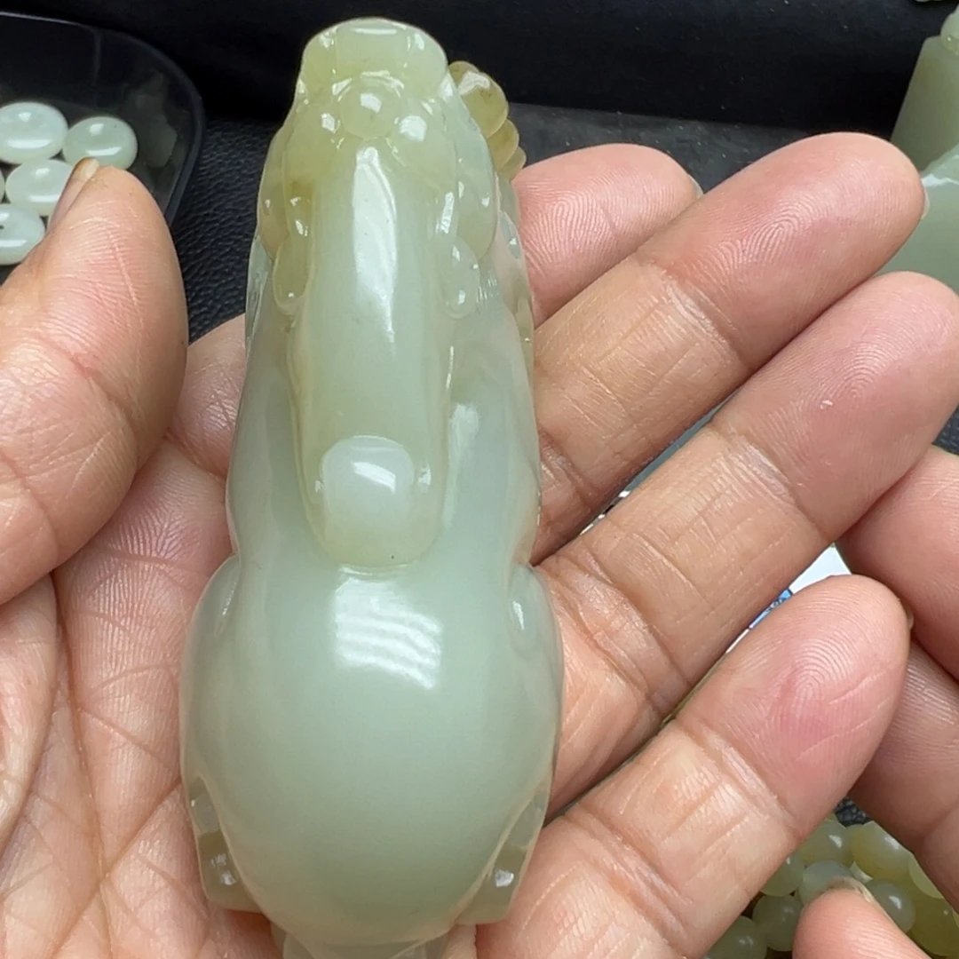 和田玉（糖玉）未镶嵌把件