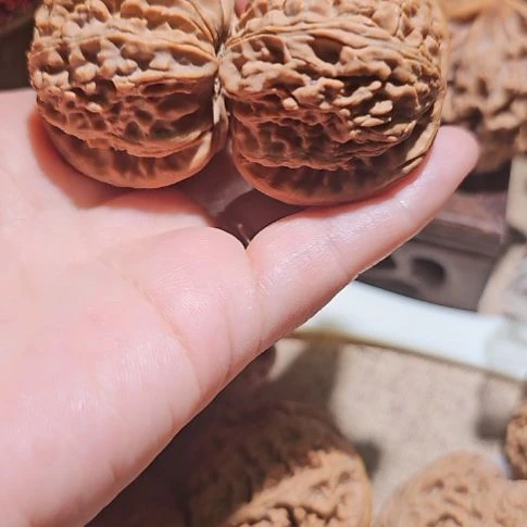 文玩核桃吊坠44粗筋