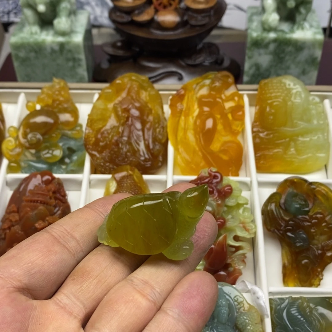 崔***爷蛇纹石玉未镶嵌颈饰