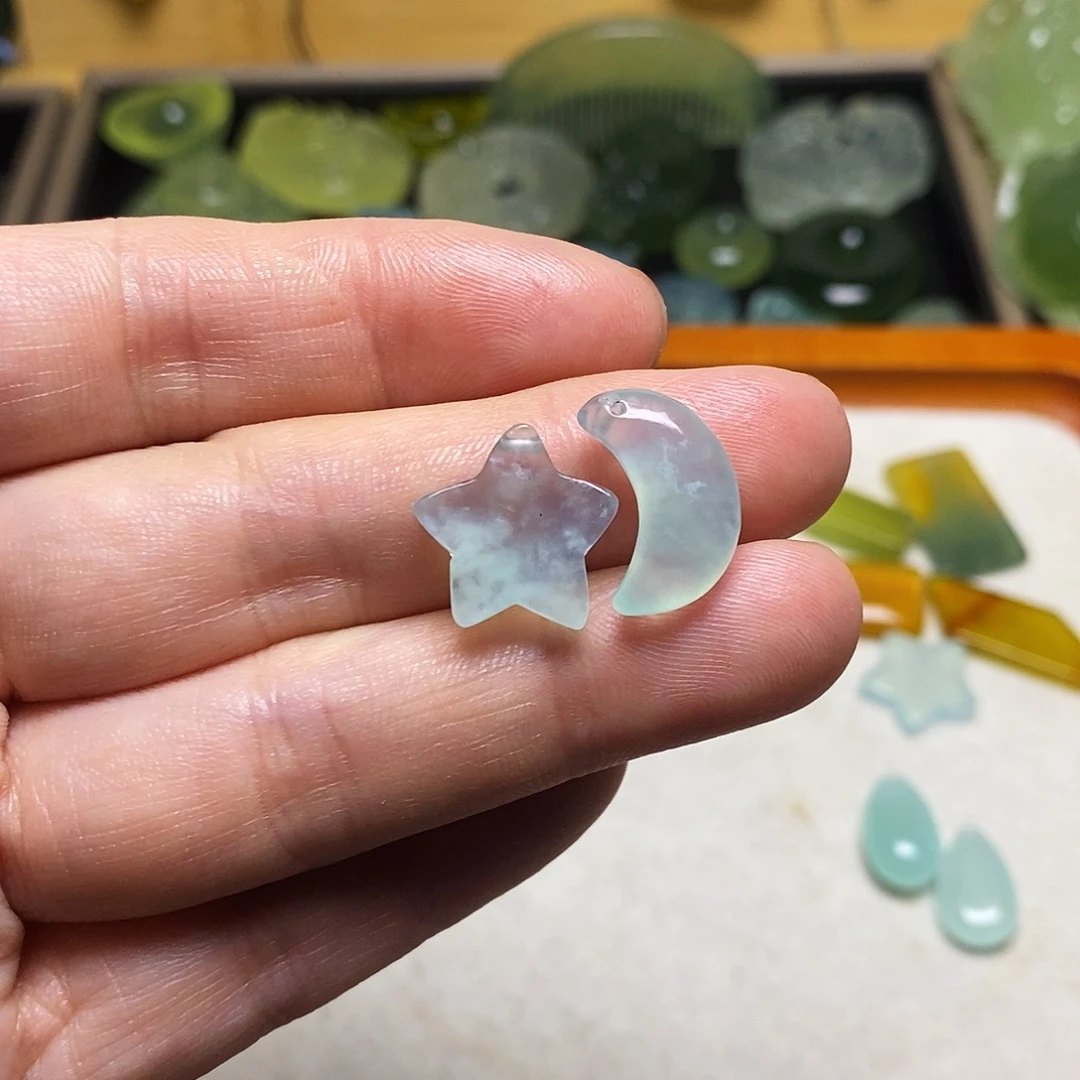 上***水蛇纹石玉未镶嵌颈饰