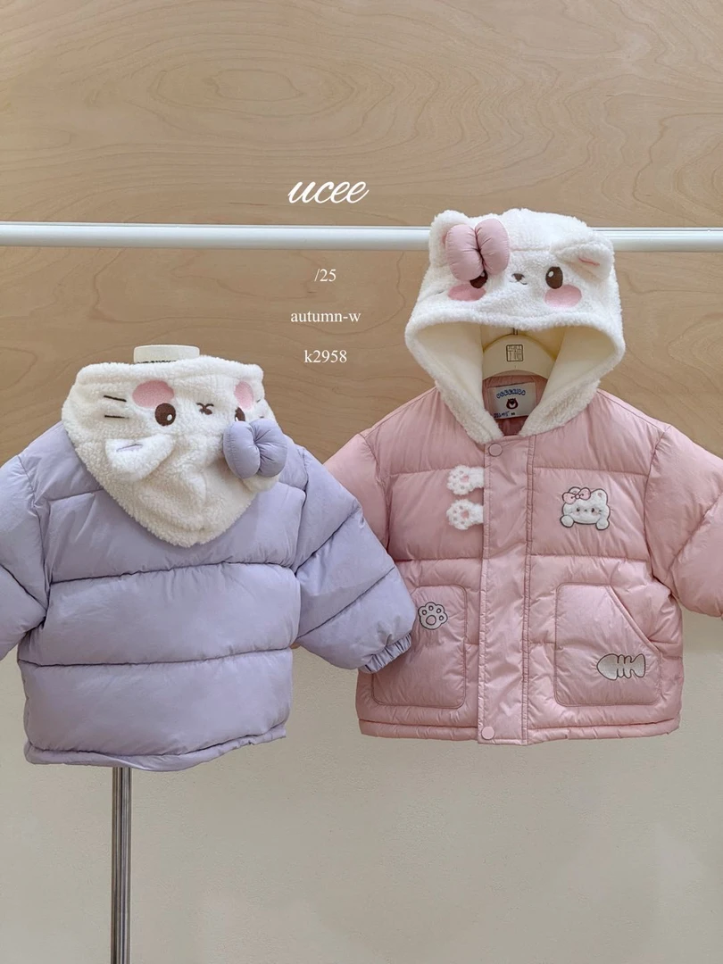 UC 冬款 可爱刺绣小猫咪拼接毛毛帽子大棉袄女童