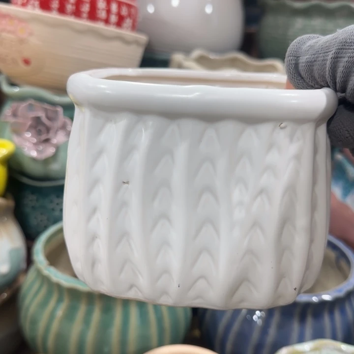 凑9块包邮，有孔，陶瓷花盆
