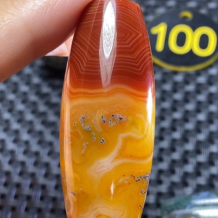 守***动玛瑙/玉髓未镶嵌颈饰