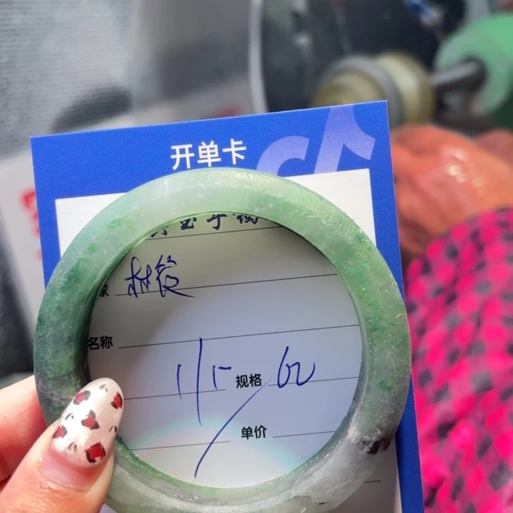 林***筱石英质玉未镶嵌珠宝半成品