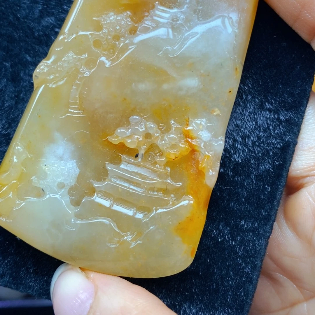 未镶嵌石英质玉（黄龙玉）颈饰