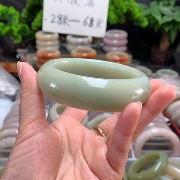 石英质玉（佘太翠）未镶嵌手镯64.5