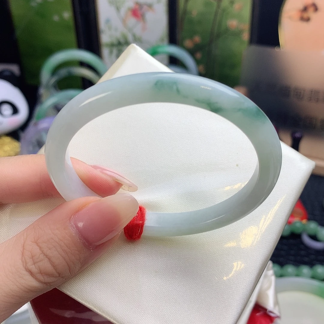 翡翠未镶嵌手镯55贵妃