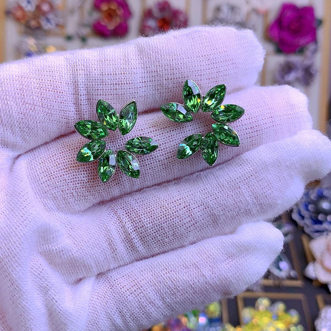 铜合金仿水晶胸针