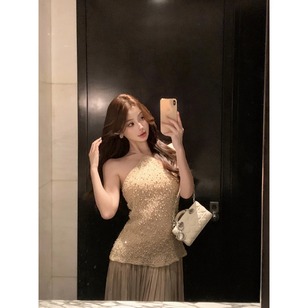 法式简约挂脖连衣裙女蕾丝拼接缎面时尚百搭辣妹纯欲风高级感裙子