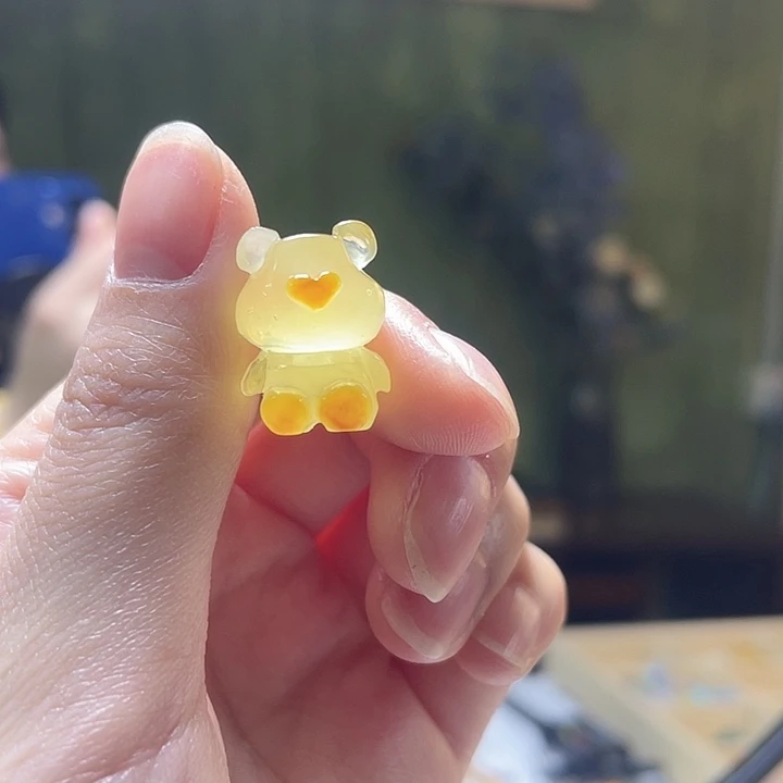 蜜蜡未镶嵌裸石小熊