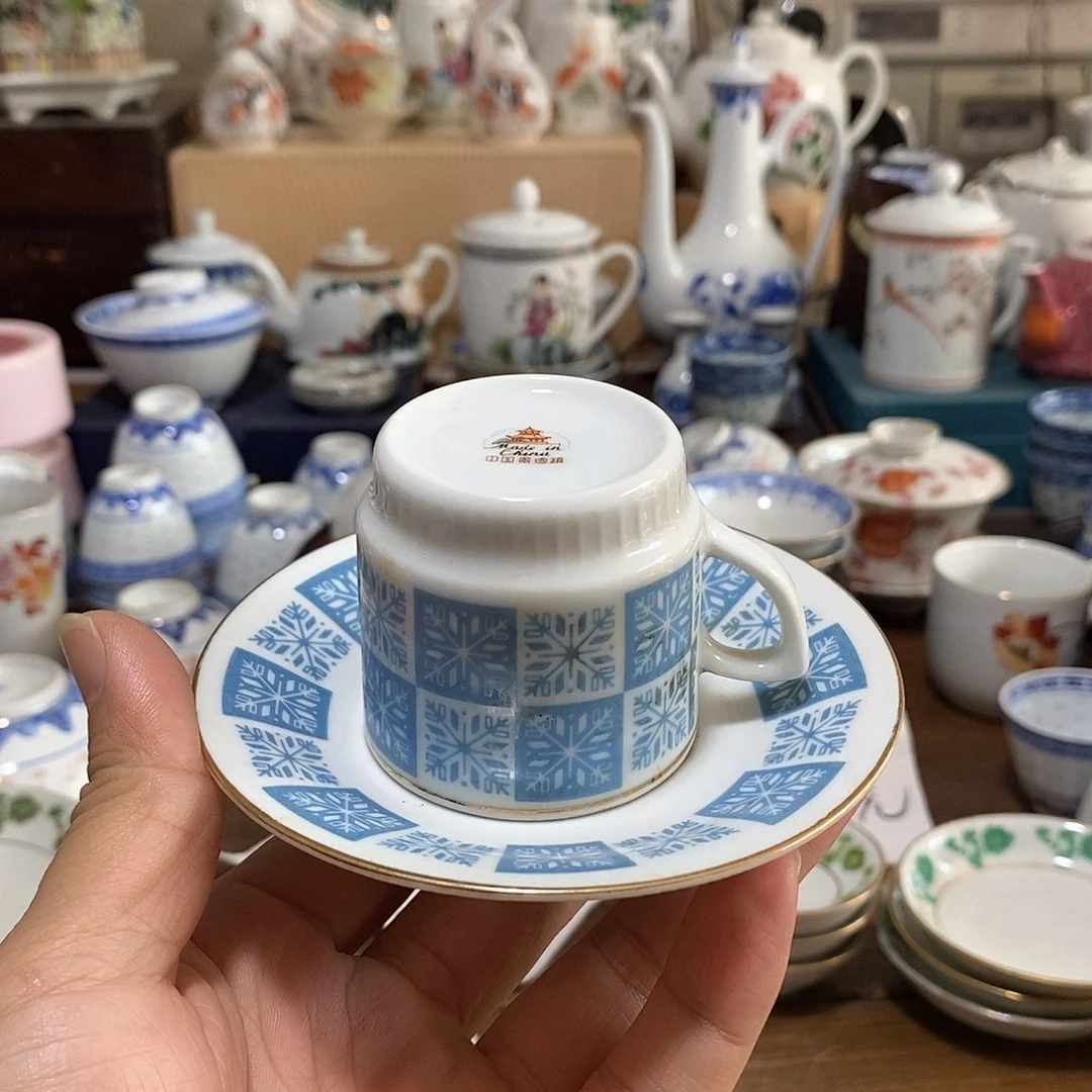 摆件贴花图案，龙珠阁低款飞碟一套。