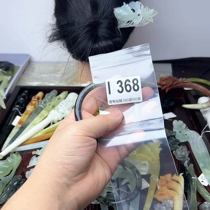 蛇纹石玉发饰合金玉**田