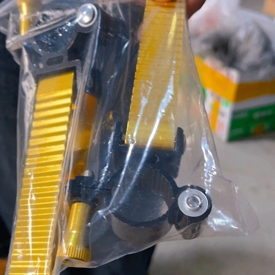 钓椅脚踏黑金一对。