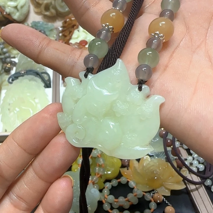 蛇纹石玉未镶嵌吊坠