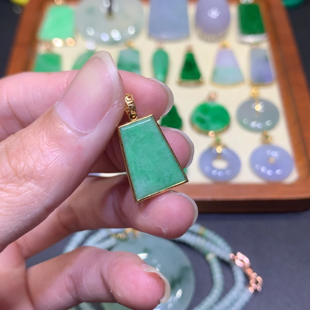 翡翠18K金镶嵌吊坠(不含链)