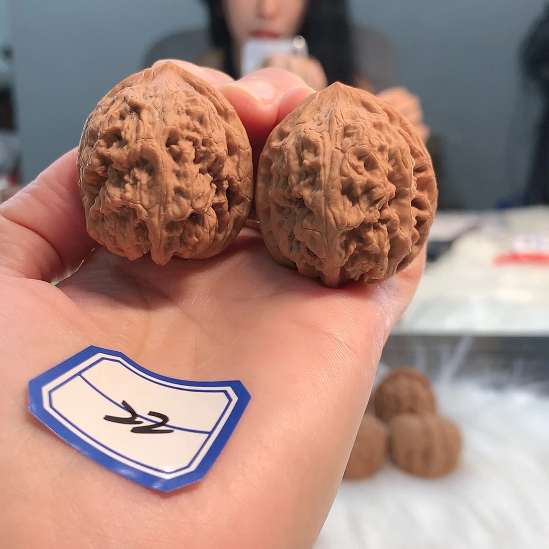 【闪购商品】文玩核桃吊坠牡丹纹 34尺