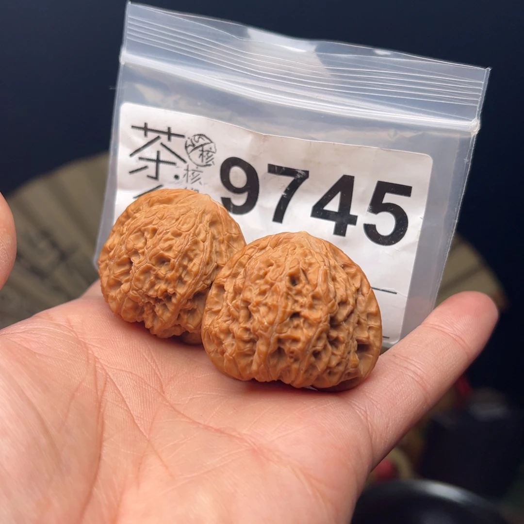 吊坠文玩核桃这一系列改革是由两名政府