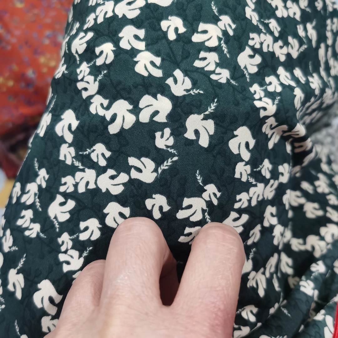 巴黎纱布料绿底小花2.5米