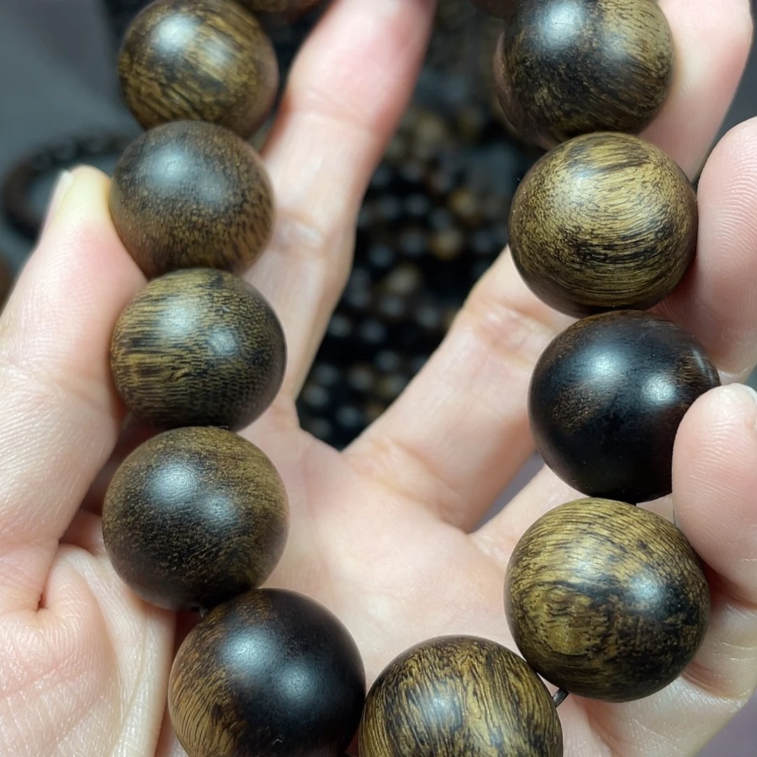 谭***博沉香手串白棋瘤疤