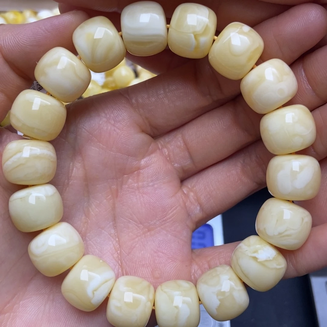 蜜蜡未镶嵌珠宝奇石