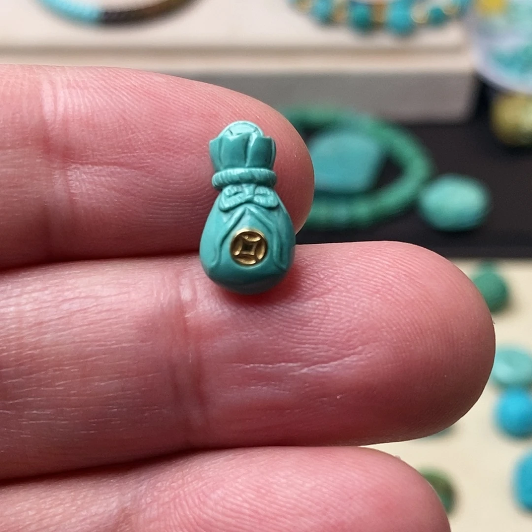 绿松石未镶嵌颈饰