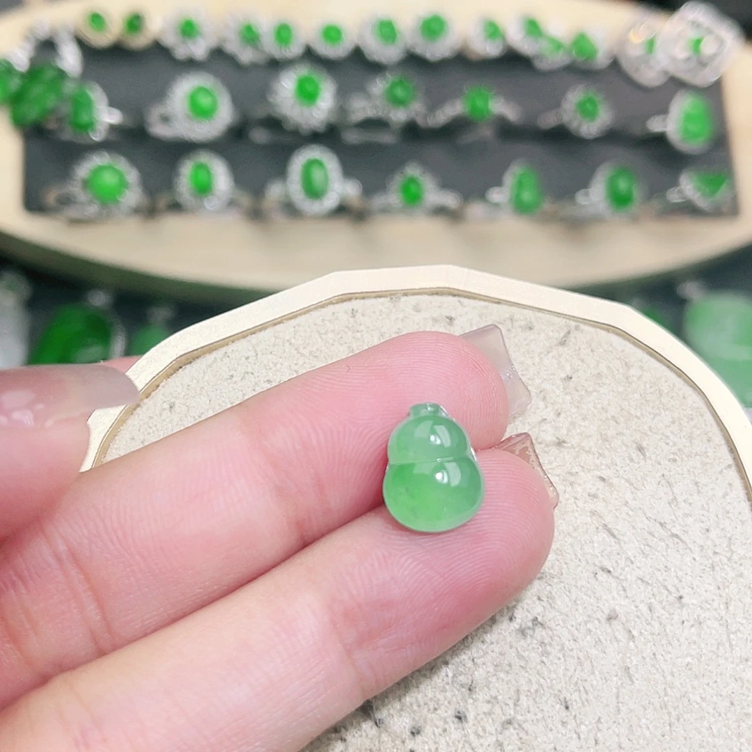 翡翠未镶嵌挂件裸石