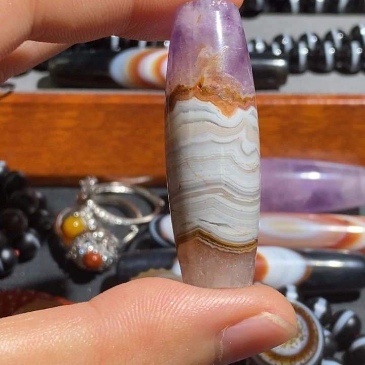 壹***埃未镶嵌颈饰玛瑙/玉髓