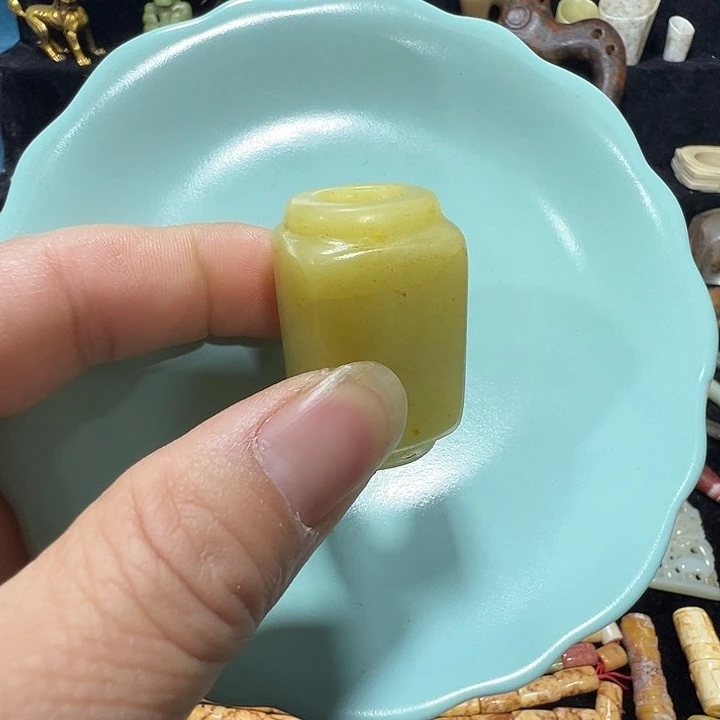 透闪石质玉未镶嵌挂件