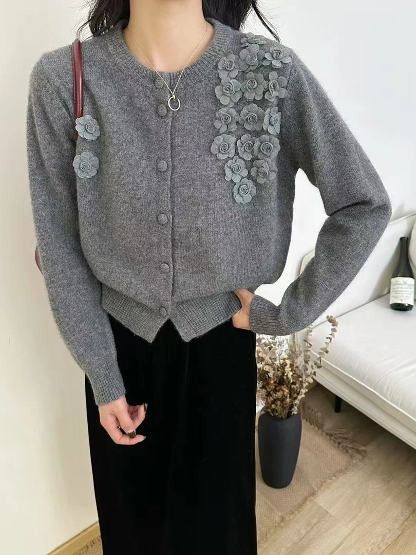 设计感立体花朵针织衫5606