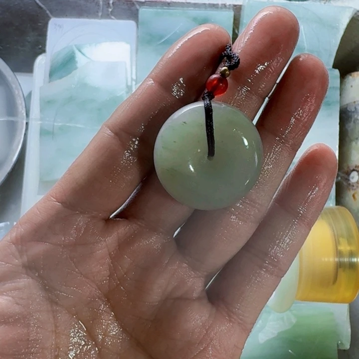 石英质玉手镯未镶嵌小*吊坠