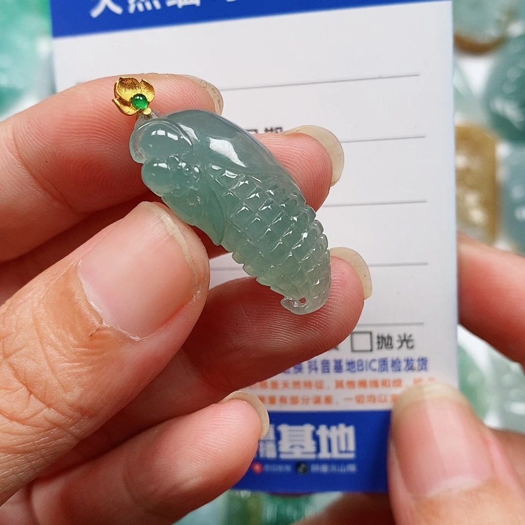 翡翠18K金镶嵌颈饰玉米