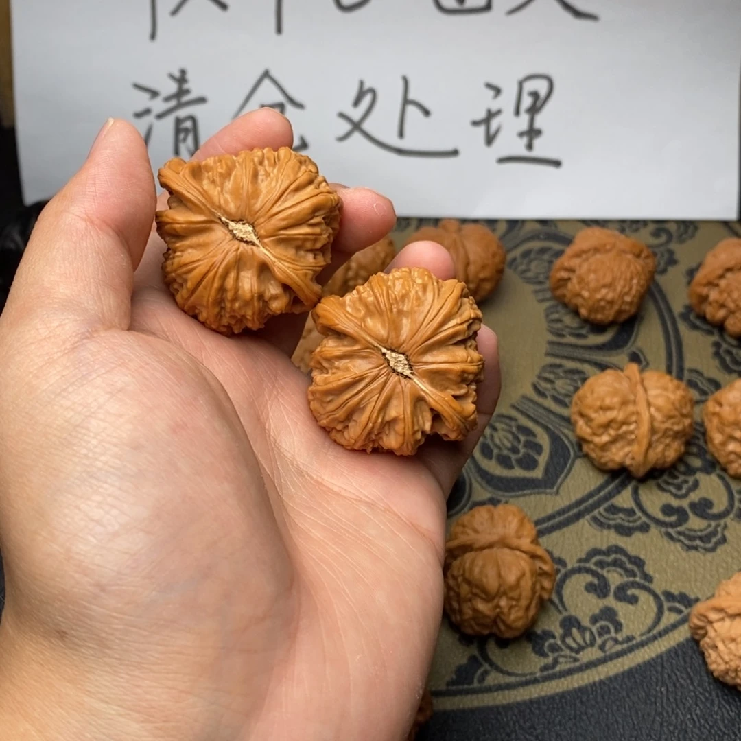 文玩核桃吊坠红**语白狮子43
