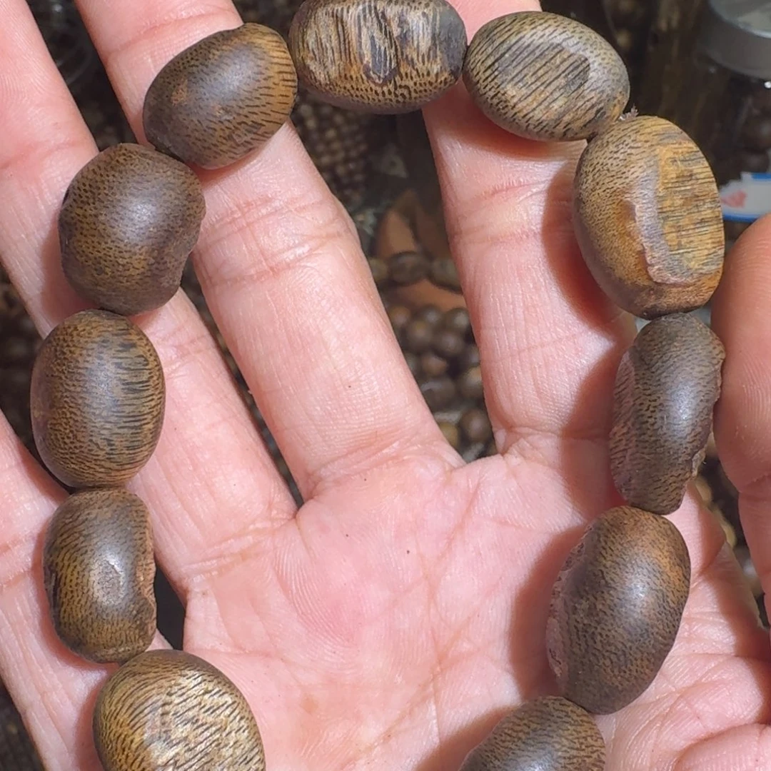 沉香木手串?***英金沙叶留疤老料1.416.2克料子