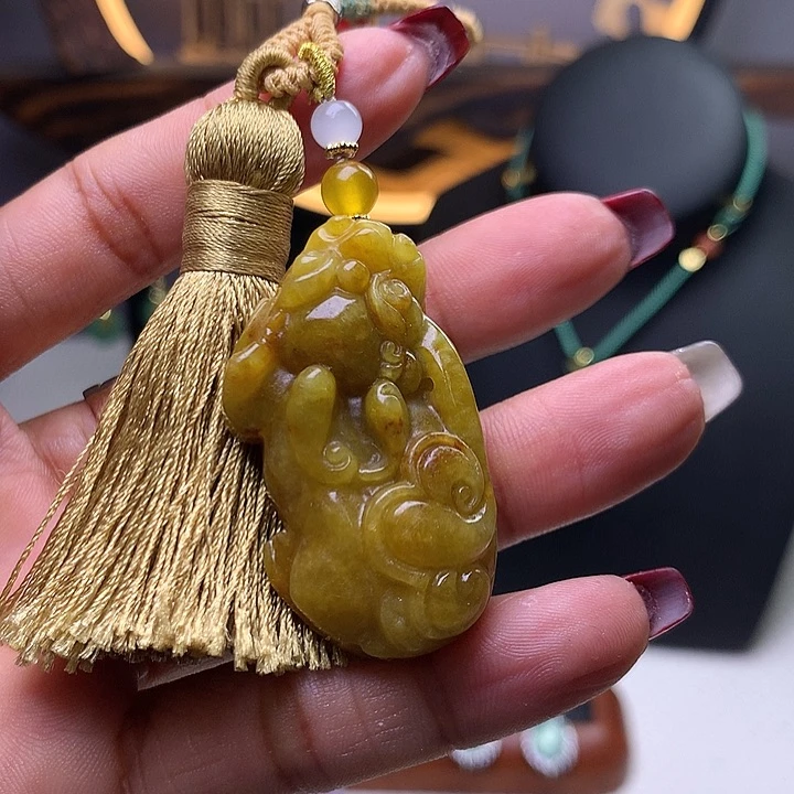 翡翠吊坠(赠链)未镶嵌