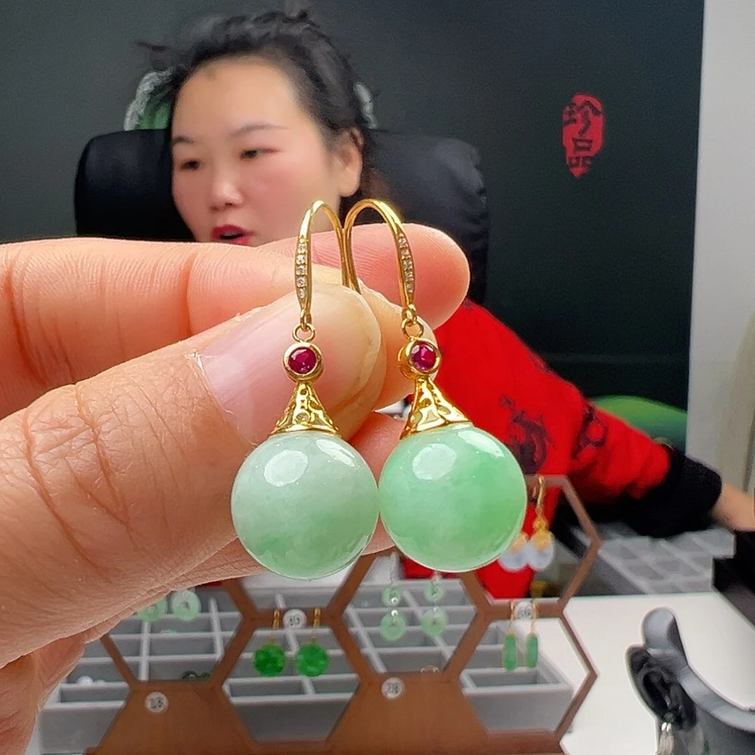 18K金镶嵌翡翠耳饰