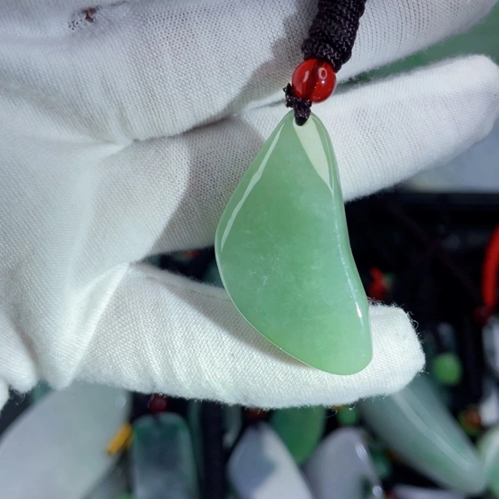 翡翠未镶嵌挂件片料