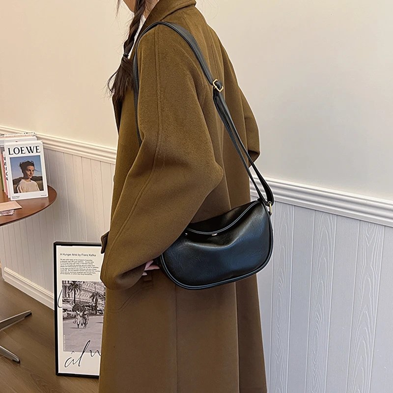 简约休闲单肩包2025新款潮流网红时尚气质斜挎包洋气百搭女包通勤