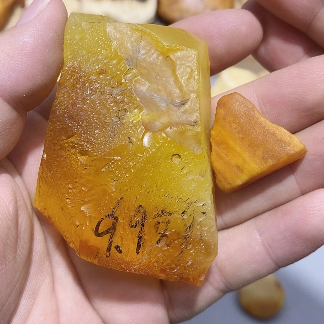 听****定制琥珀蜜蜡原石定制