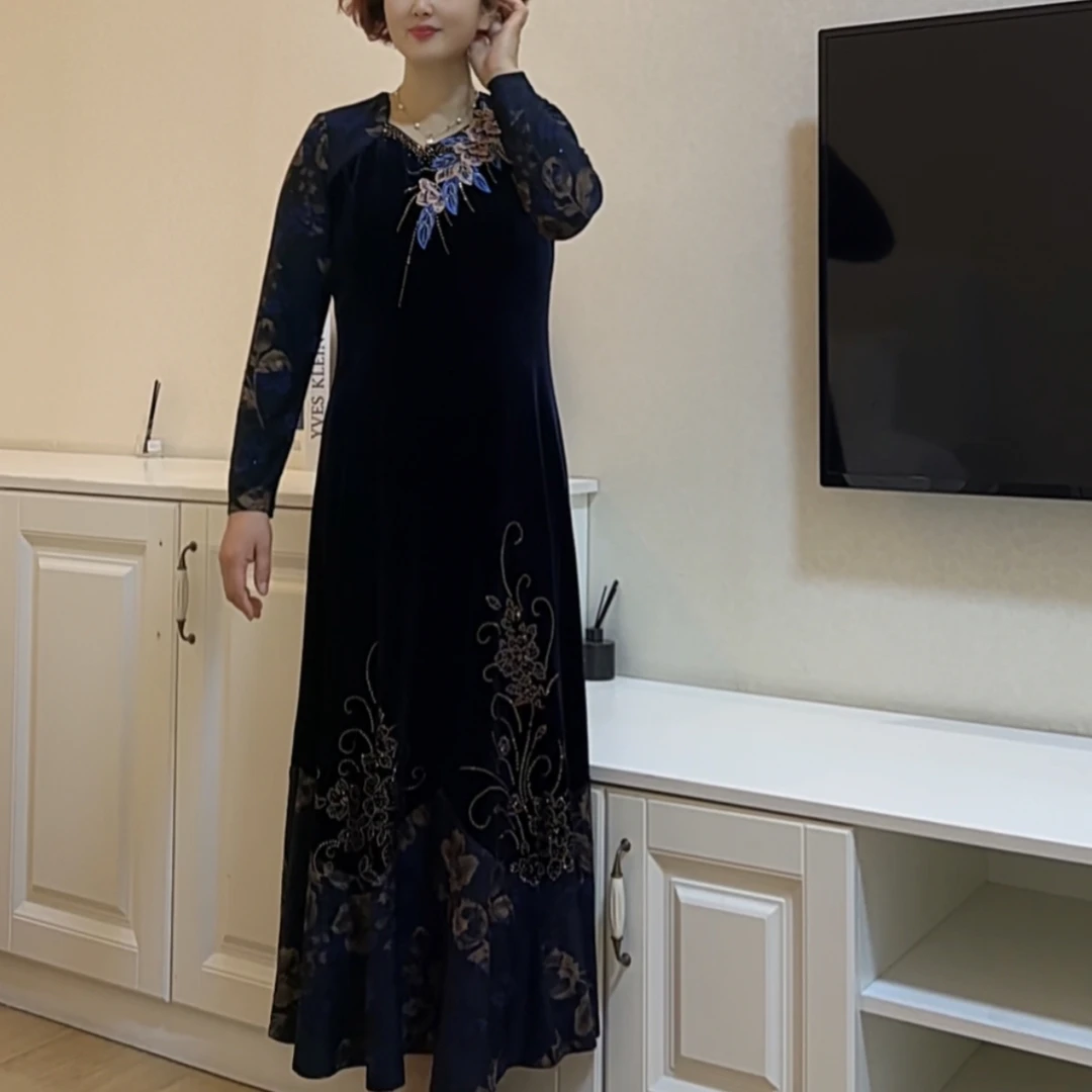 2025高端刺绣丝绒连衣裙68634