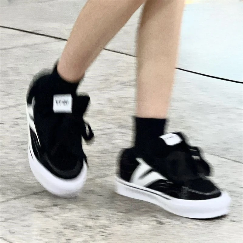 原创黑白配色复古帆布鞋女ins百搭滑板鞋耐磨透气小众学生休闲鞋