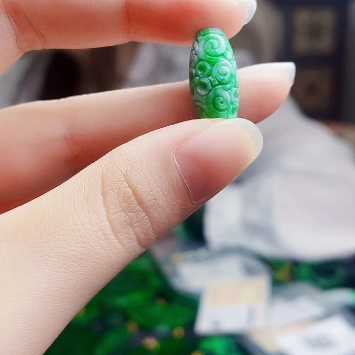 颈饰未镶嵌翡翠多样性