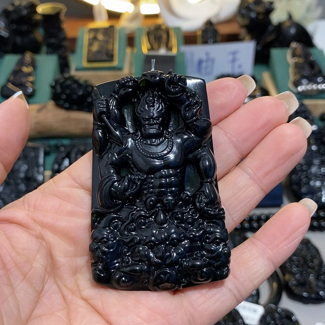 取***缘蛇纹石玉未镶嵌颈饰