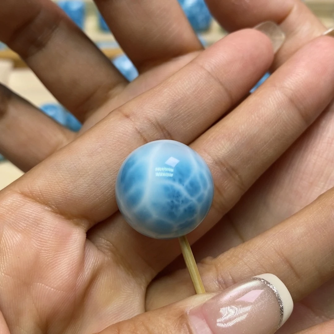 未镶嵌针钠钙石（海纹石）颈饰