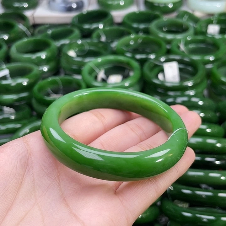 未镶嵌手镯和田玉（碧玉）