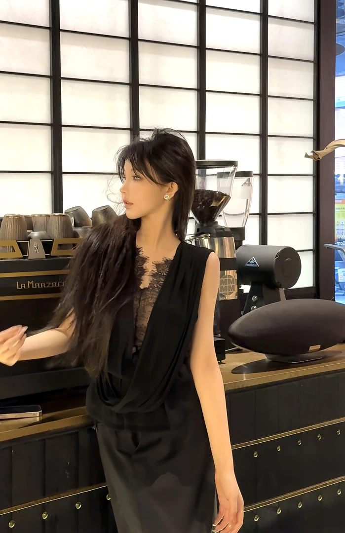 GABBY 立裁蕾丝缠绕拼接上衣+中高腰半裙开衩L960