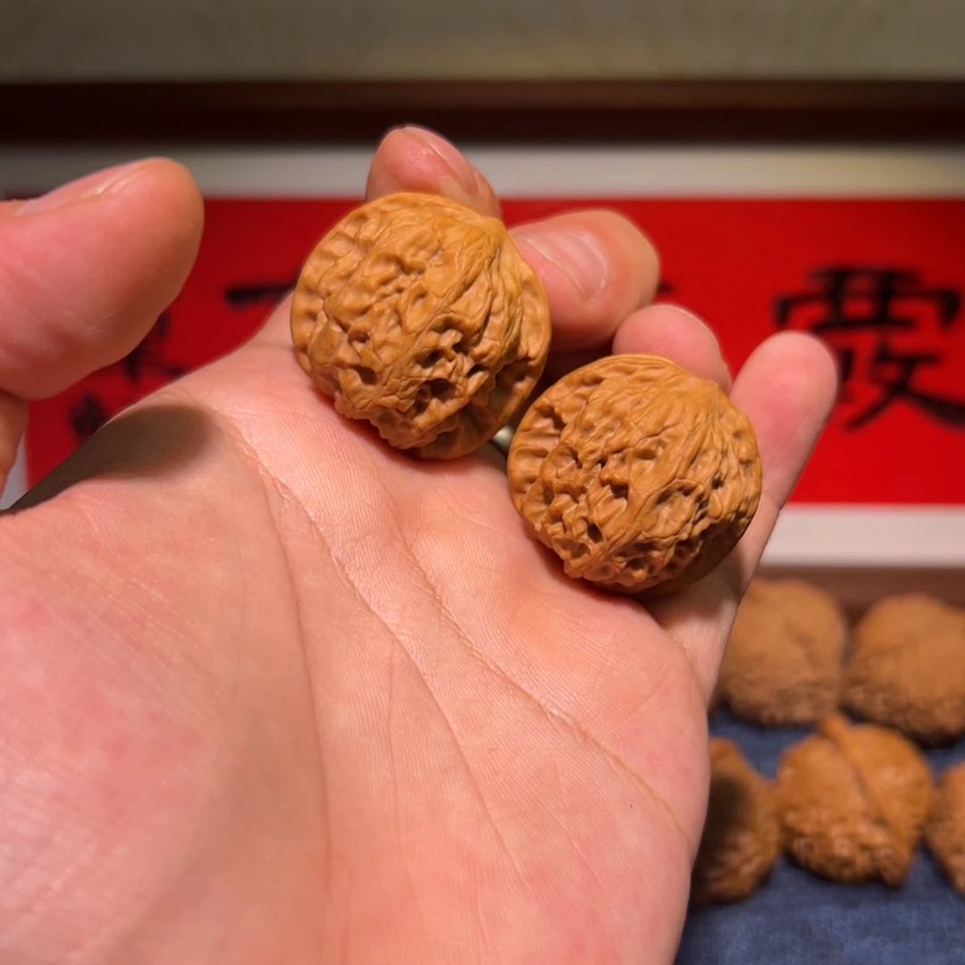 文玩核桃吊坠32➕野狼一对，略微差尺