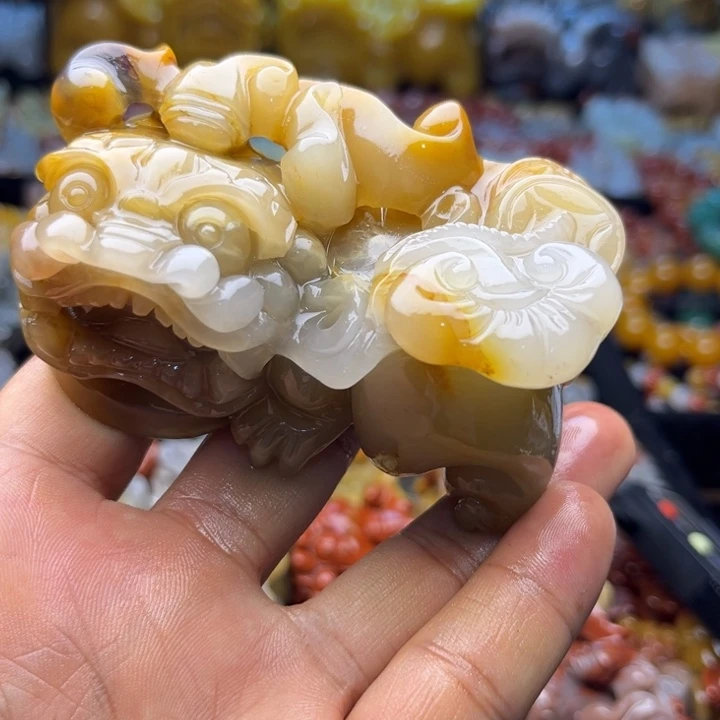 石英质玉（黄龙玉）未镶嵌颈饰